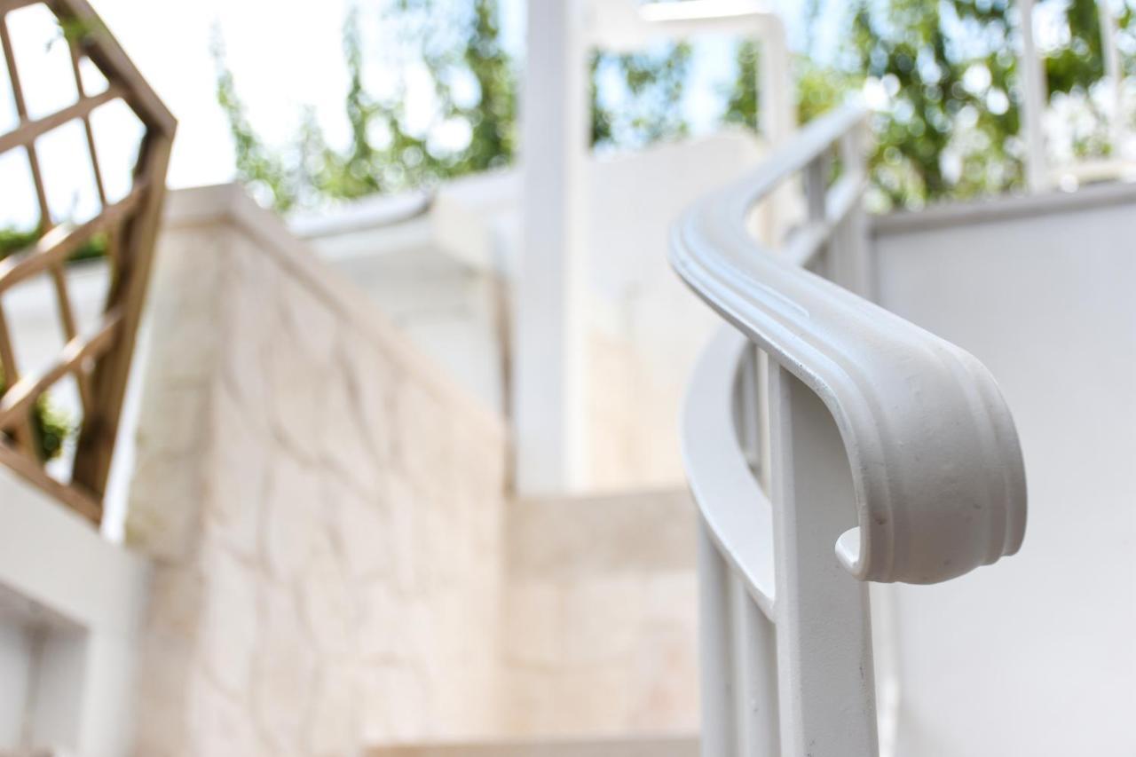 Trulli E Puglia Luxury Suite Alberobello Exterior photo
